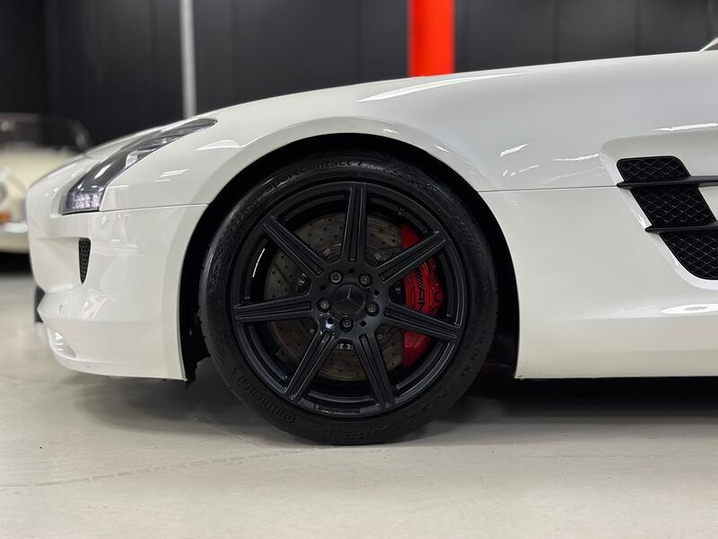 MERCEDES-BENZ SLS