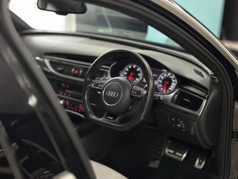 AUDI RS6