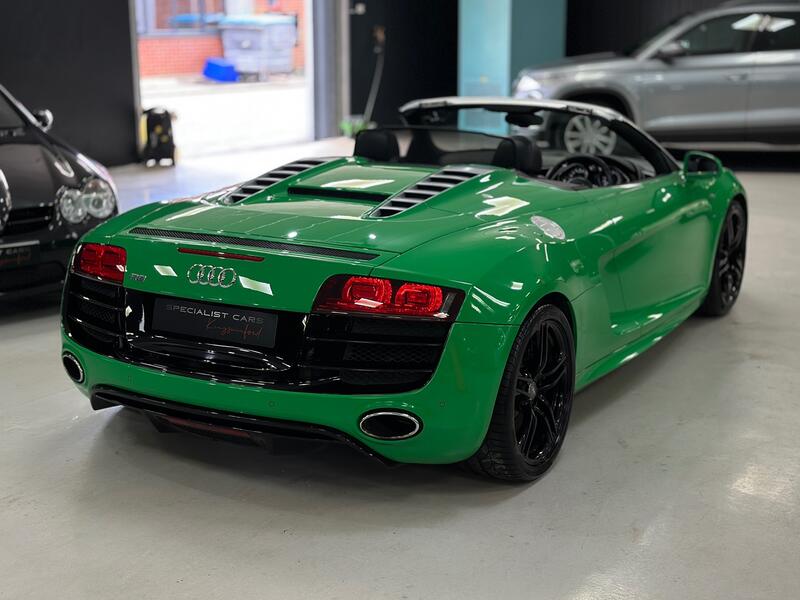 AUDI R8