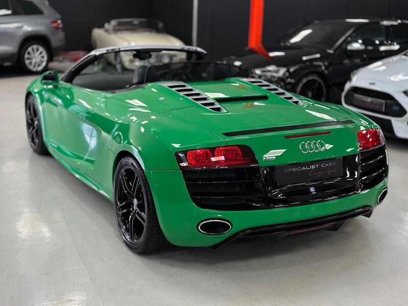 AUDI R8