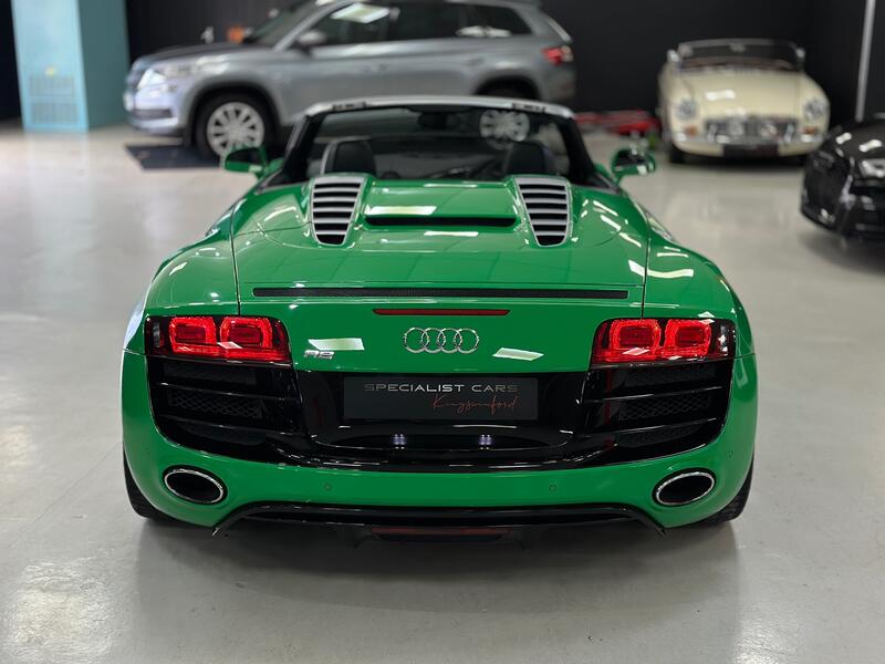 AUDI R8