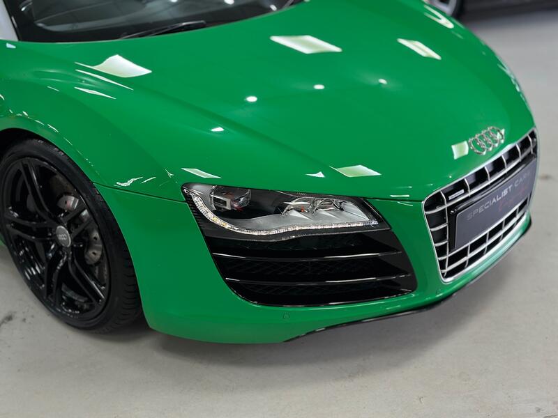 AUDI R8