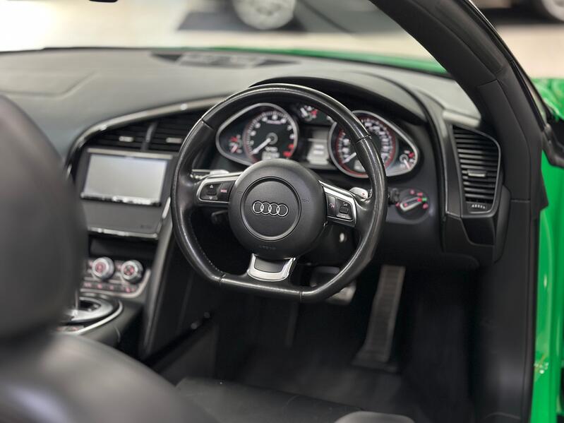 AUDI R8