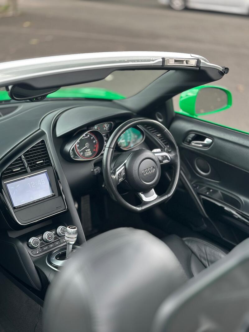 AUDI R8