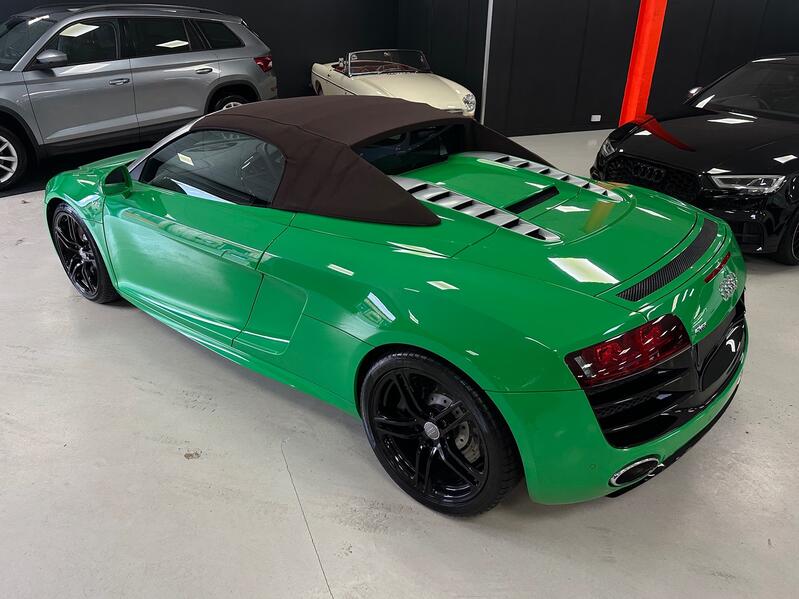 AUDI R8
