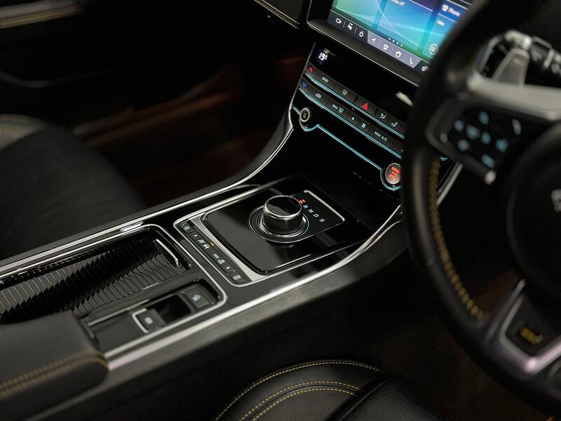 JAGUAR XE