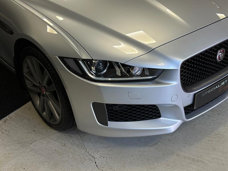 JAGUAR XE