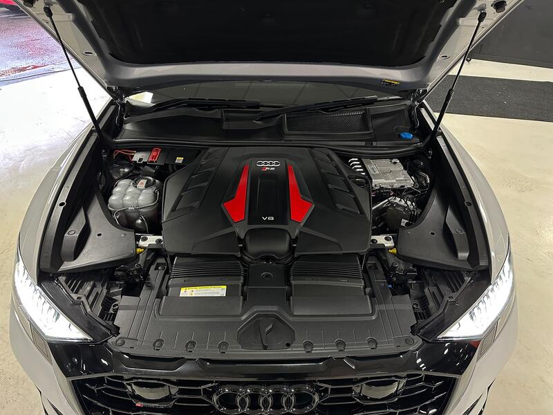 AUDI RSQ8