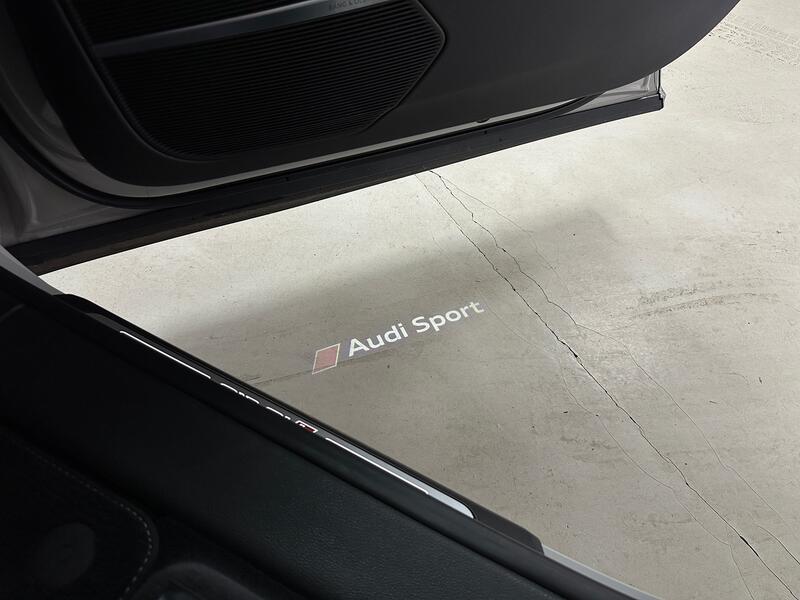 AUDI RSQ8
