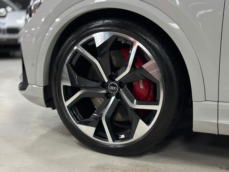 AUDI RSQ8