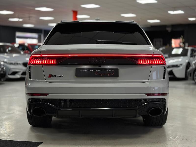 AUDI RSQ8