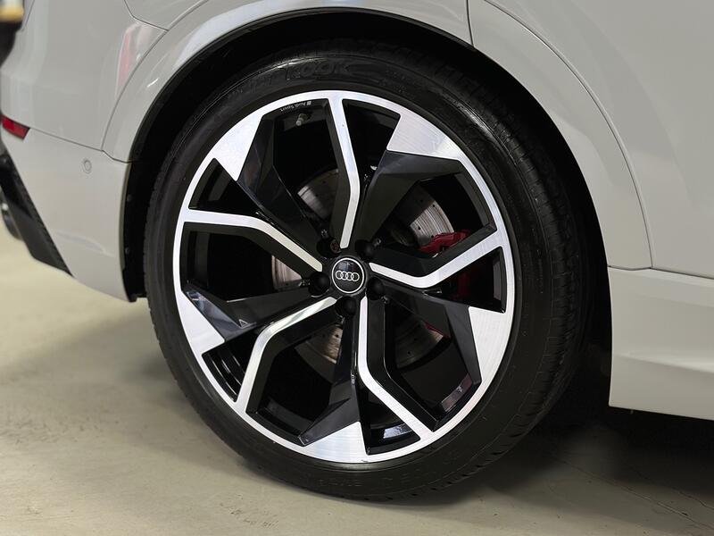 AUDI RSQ8