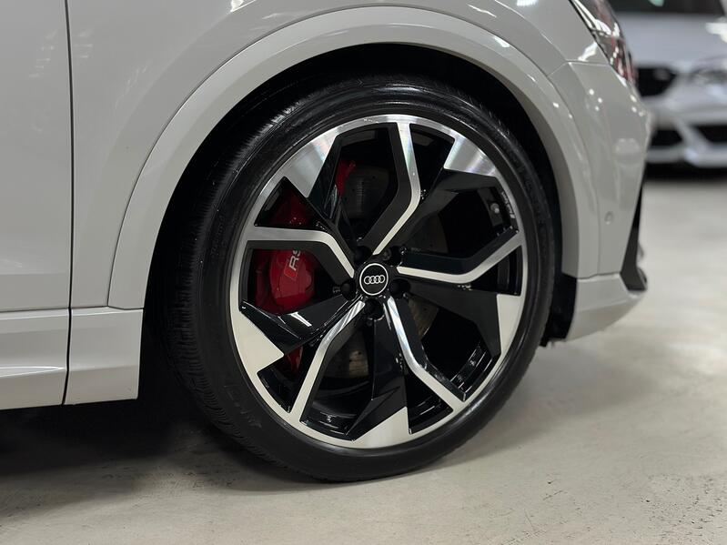 AUDI RSQ8