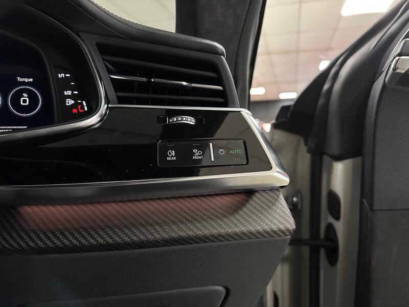 AUDI RSQ8