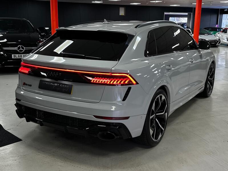 AUDI RSQ8