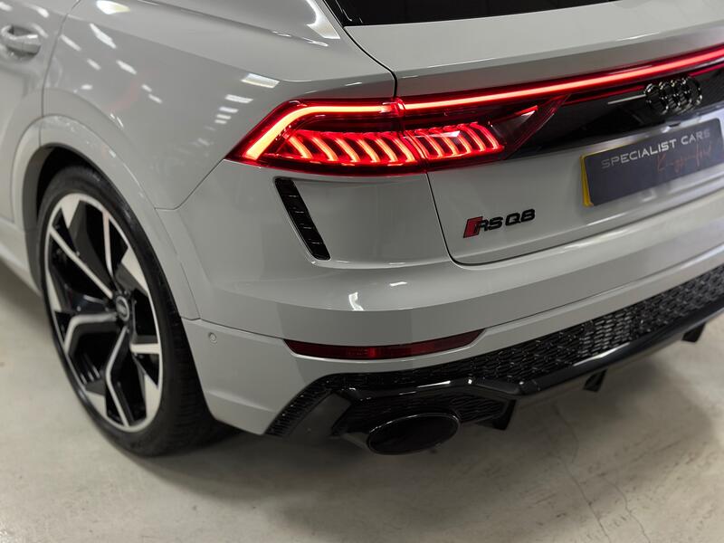 AUDI RSQ8