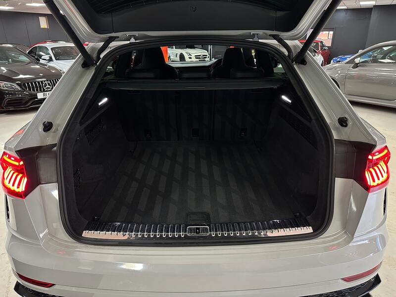 AUDI RSQ8