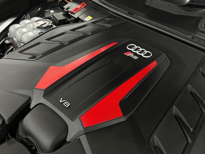AUDI RSQ8