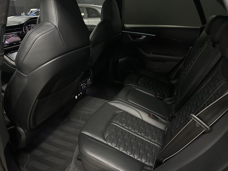 AUDI RSQ8