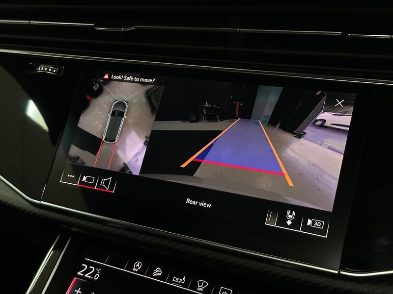 AUDI RSQ8