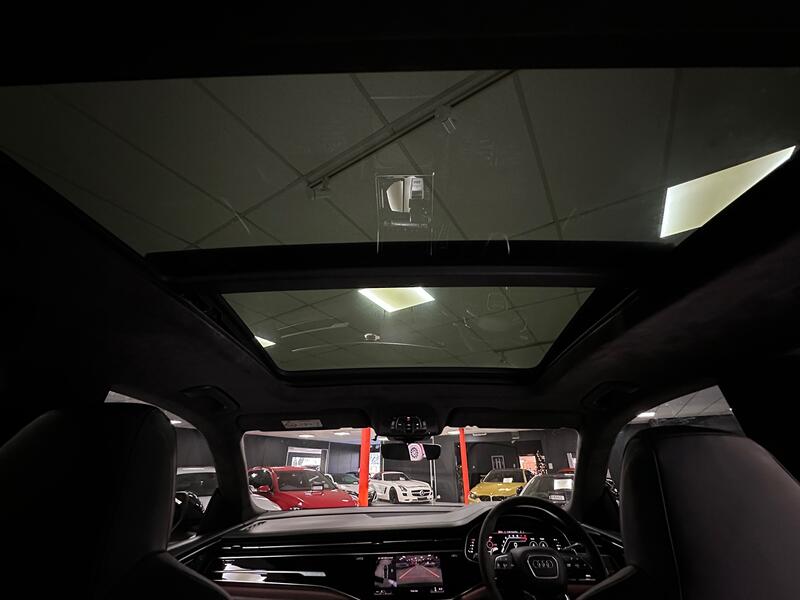 AUDI RSQ8
