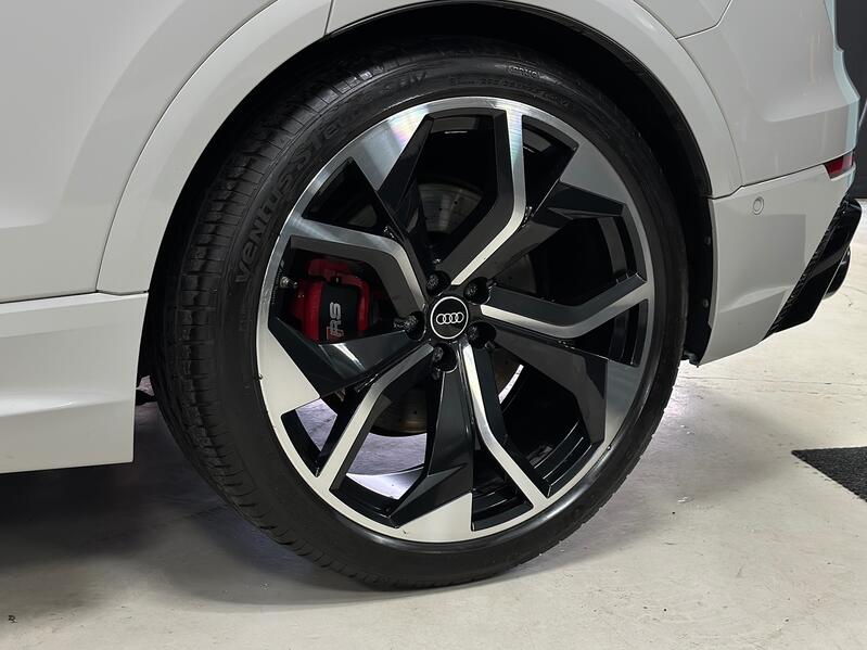 AUDI RSQ8