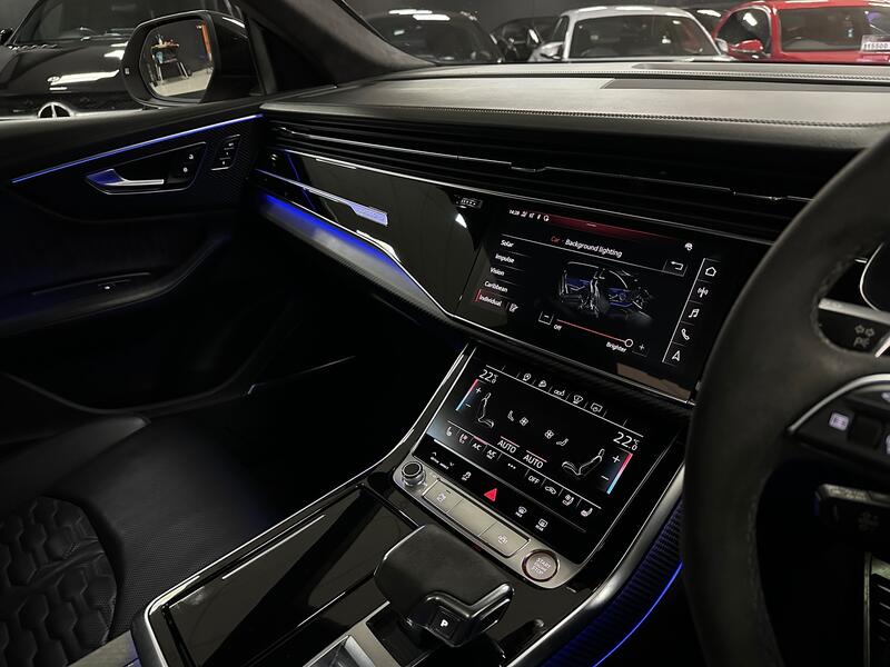 AUDI RSQ8