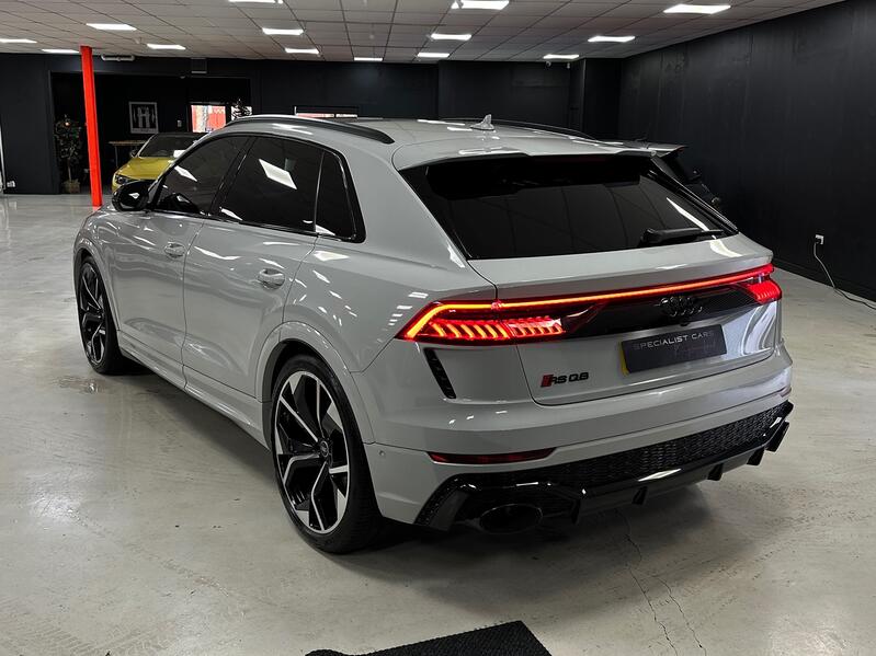 AUDI RSQ8
