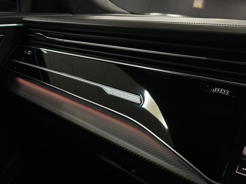 AUDI RSQ8