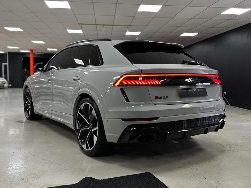 AUDI RSQ8