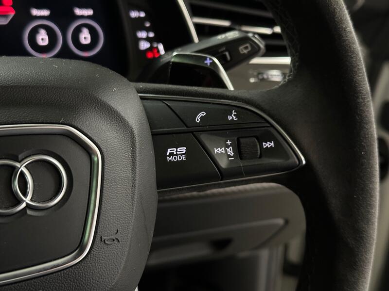 AUDI RSQ8