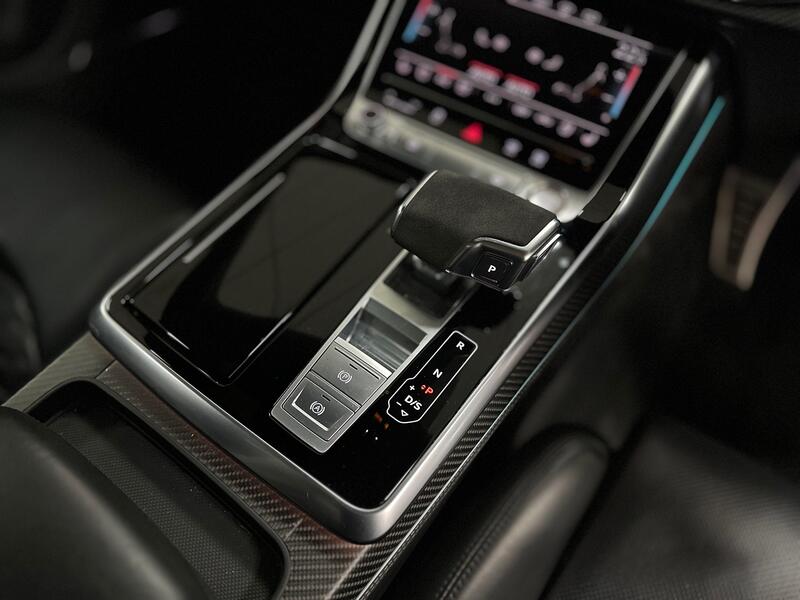 AUDI RSQ8