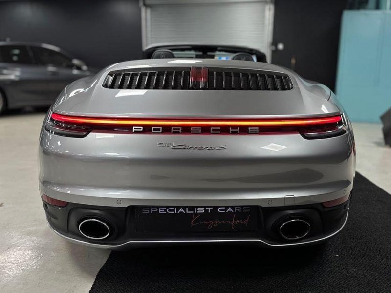 PORSCHE 911