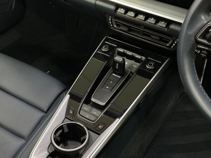 PORSCHE 911