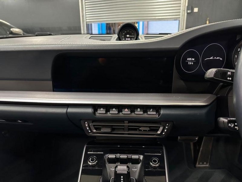 PORSCHE 911