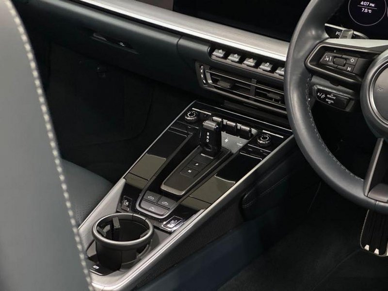 PORSCHE 911