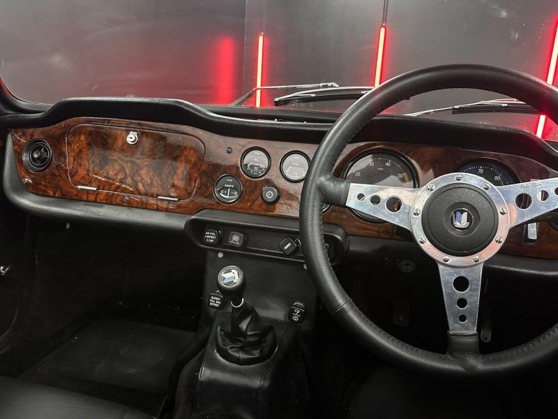 TRIUMPH TR6